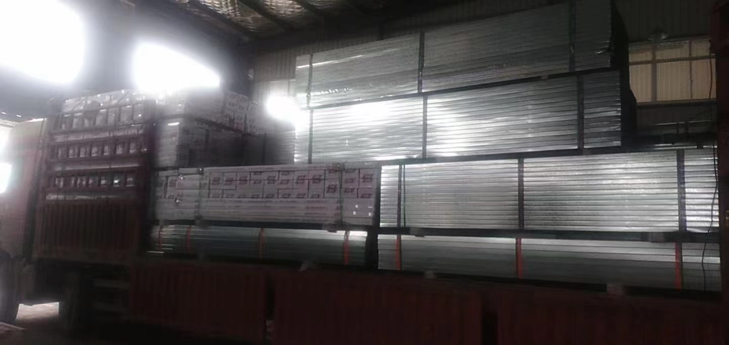 2023.8月13日 安慶工商銀行項(xiàng)目輕鋼龍骨及石膏板出貨案例